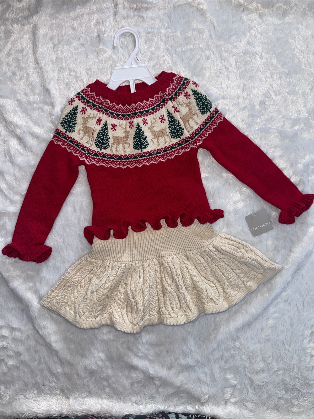 Tahari NWT Red & Cream Reindeer Knit Matching Set